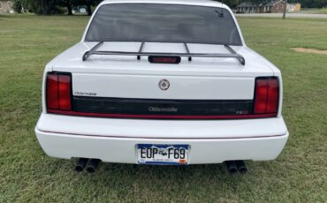 Oldsmobile-Cutlass-1989-Sedan-16