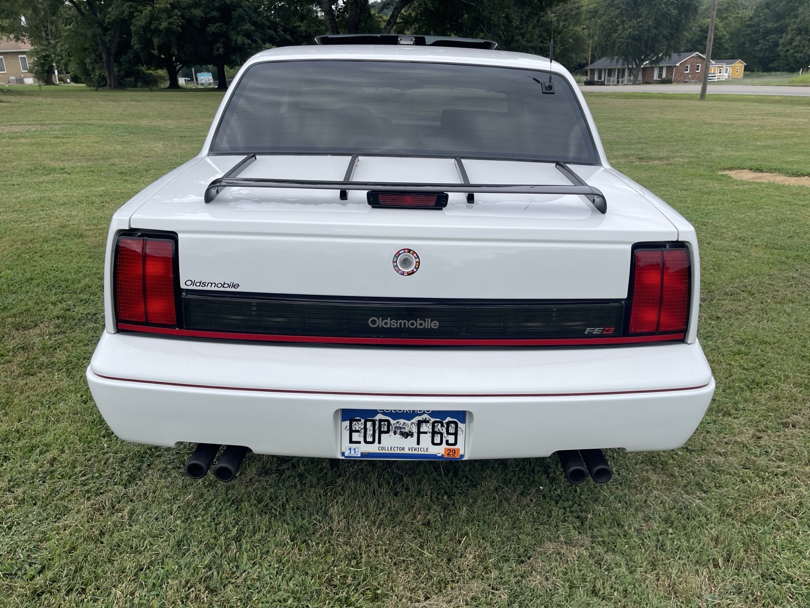 Oldsmobile-Cutlass-1989-Sedan-16