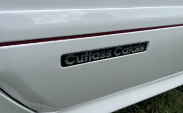Oldsmobile-Cutlass-1989-Sedan-18
