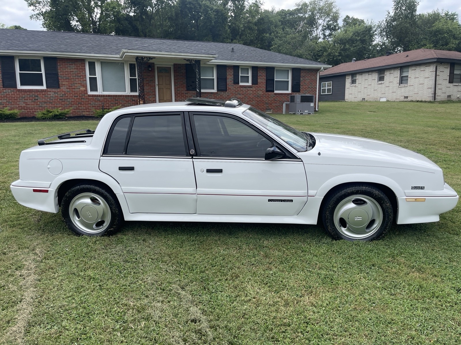 Oldsmobile-Cutlass-1989-Sedan-22