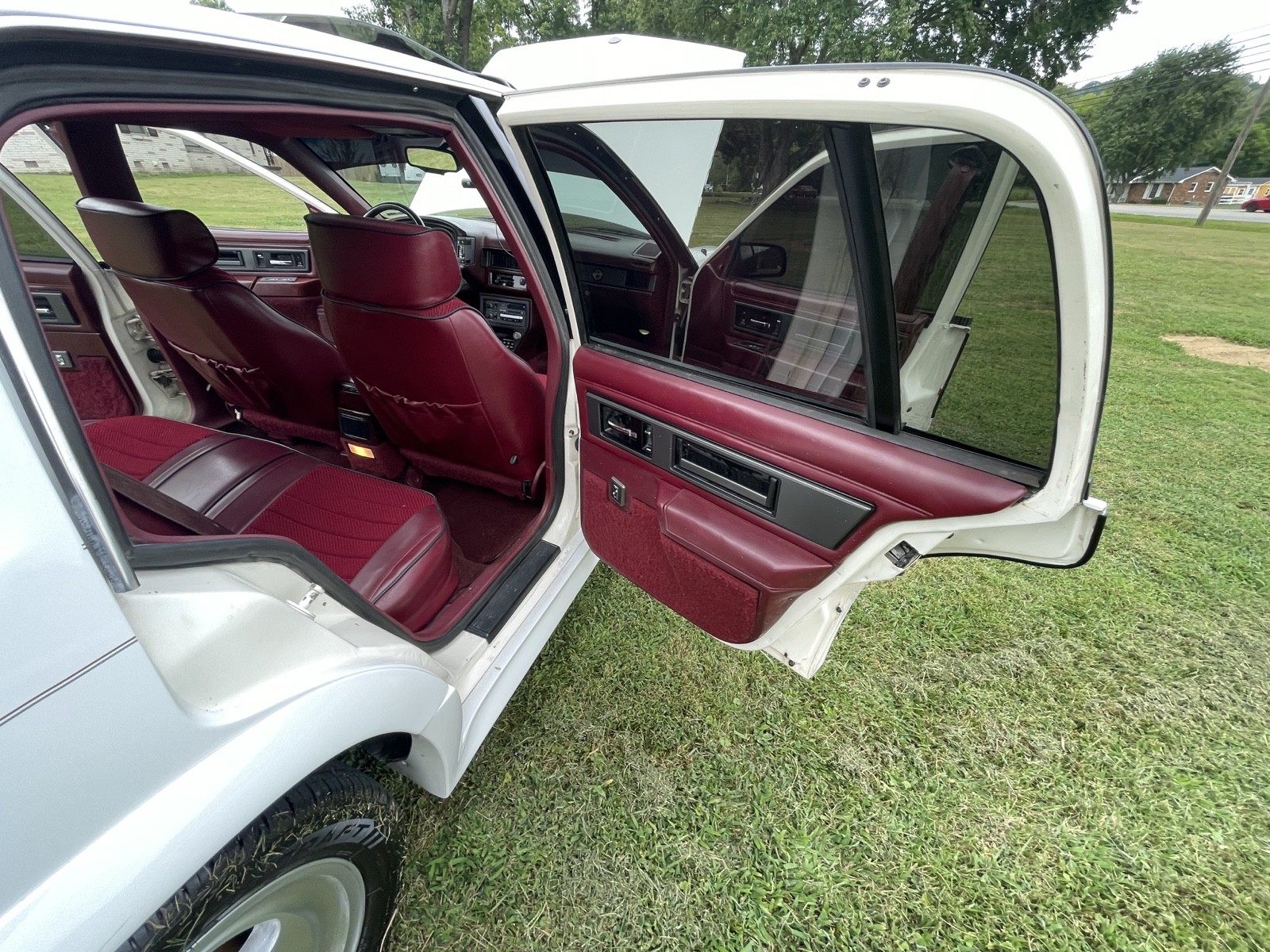 Oldsmobile-Cutlass-1989-Sedan-25