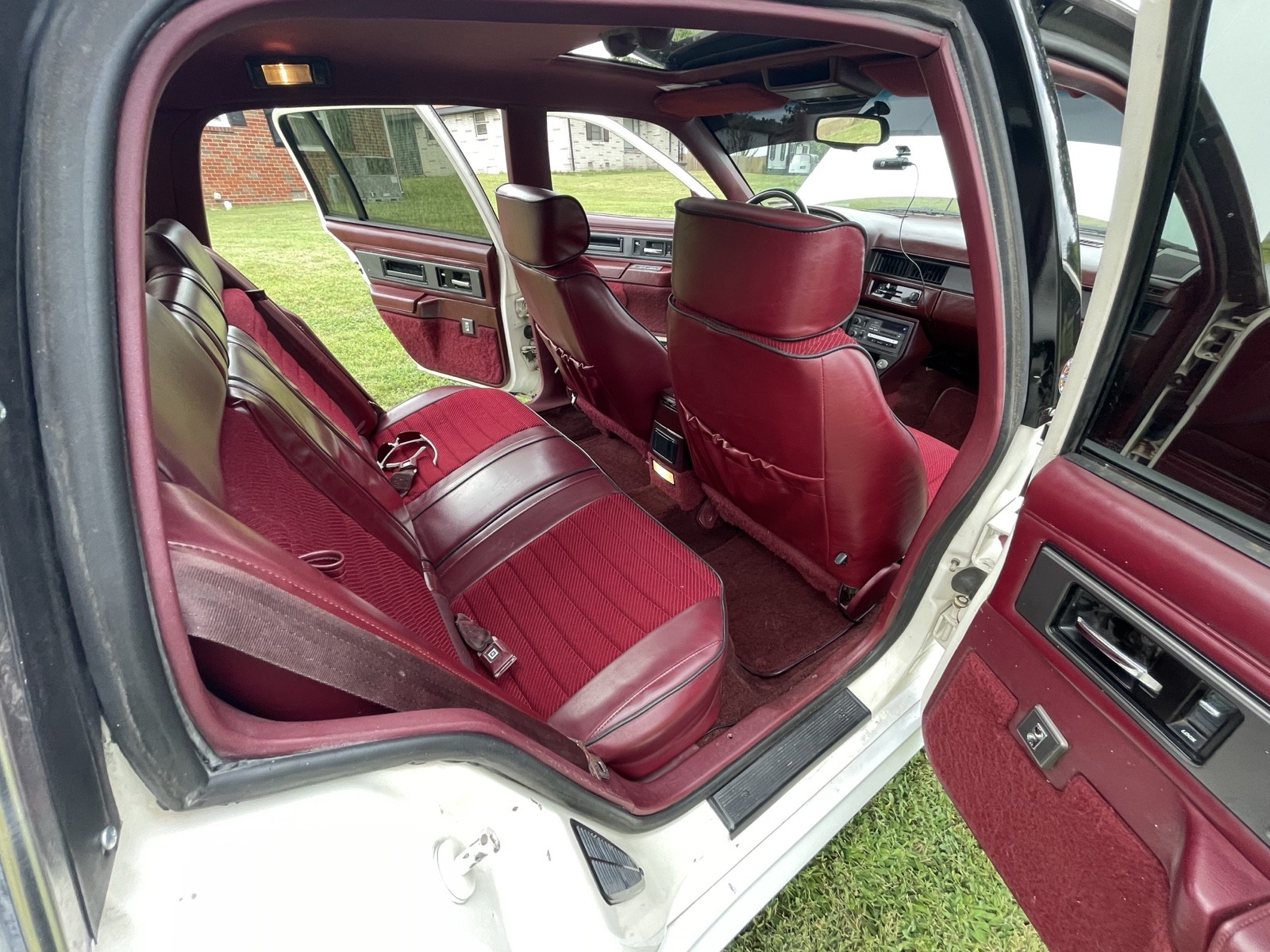 Oldsmobile-Cutlass-1989-Sedan-26