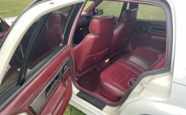 Oldsmobile-Cutlass-1989-Sedan-29