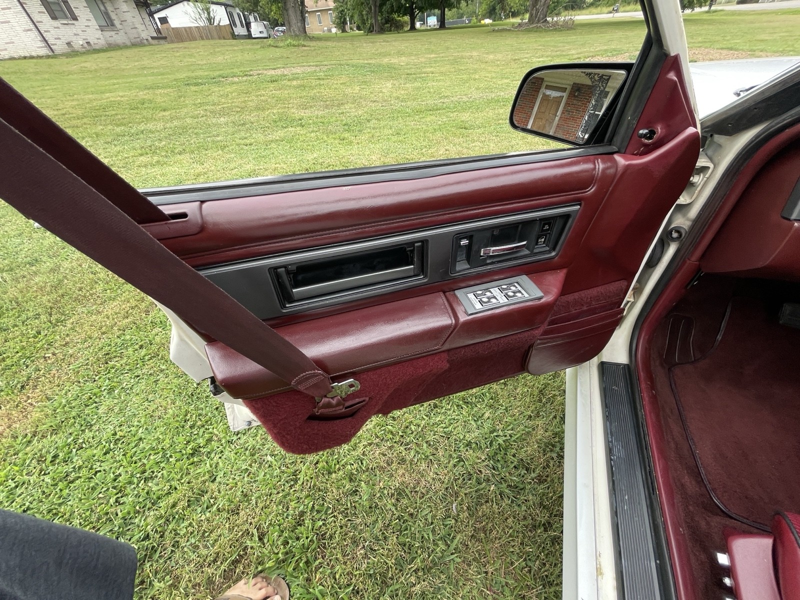 Oldsmobile-Cutlass-1989-Sedan-30
