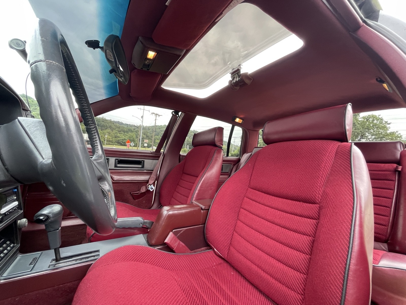 Oldsmobile-Cutlass-1989-Sedan-31