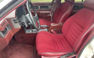 Oldsmobile-Cutlass-1989-Sedan-32