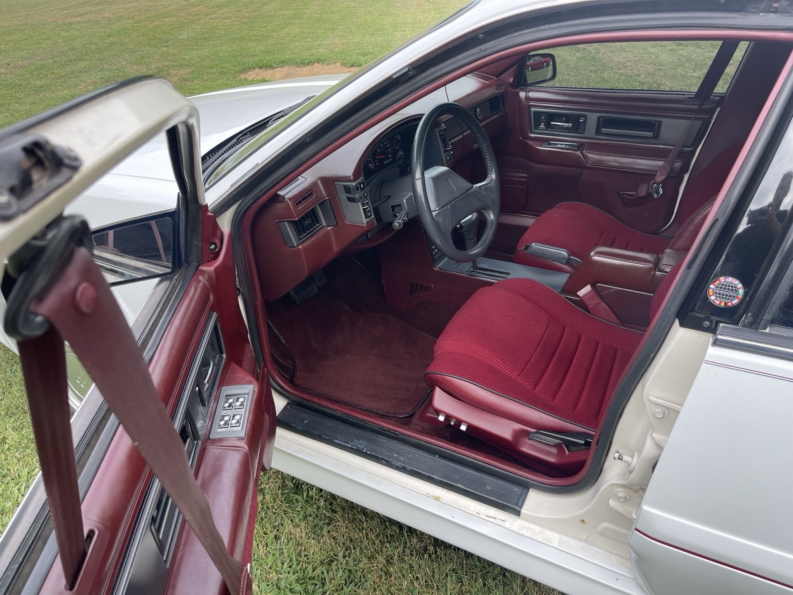Oldsmobile-Cutlass-1989-Sedan-33