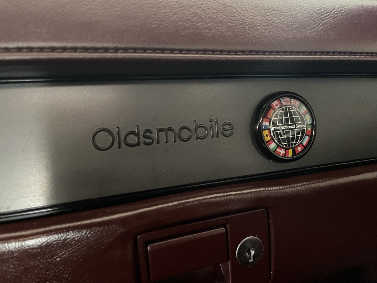 Oldsmobile-Cutlass-1989-Sedan-5