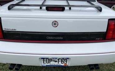 Oldsmobile-Cutlass-1989-Sedan-6