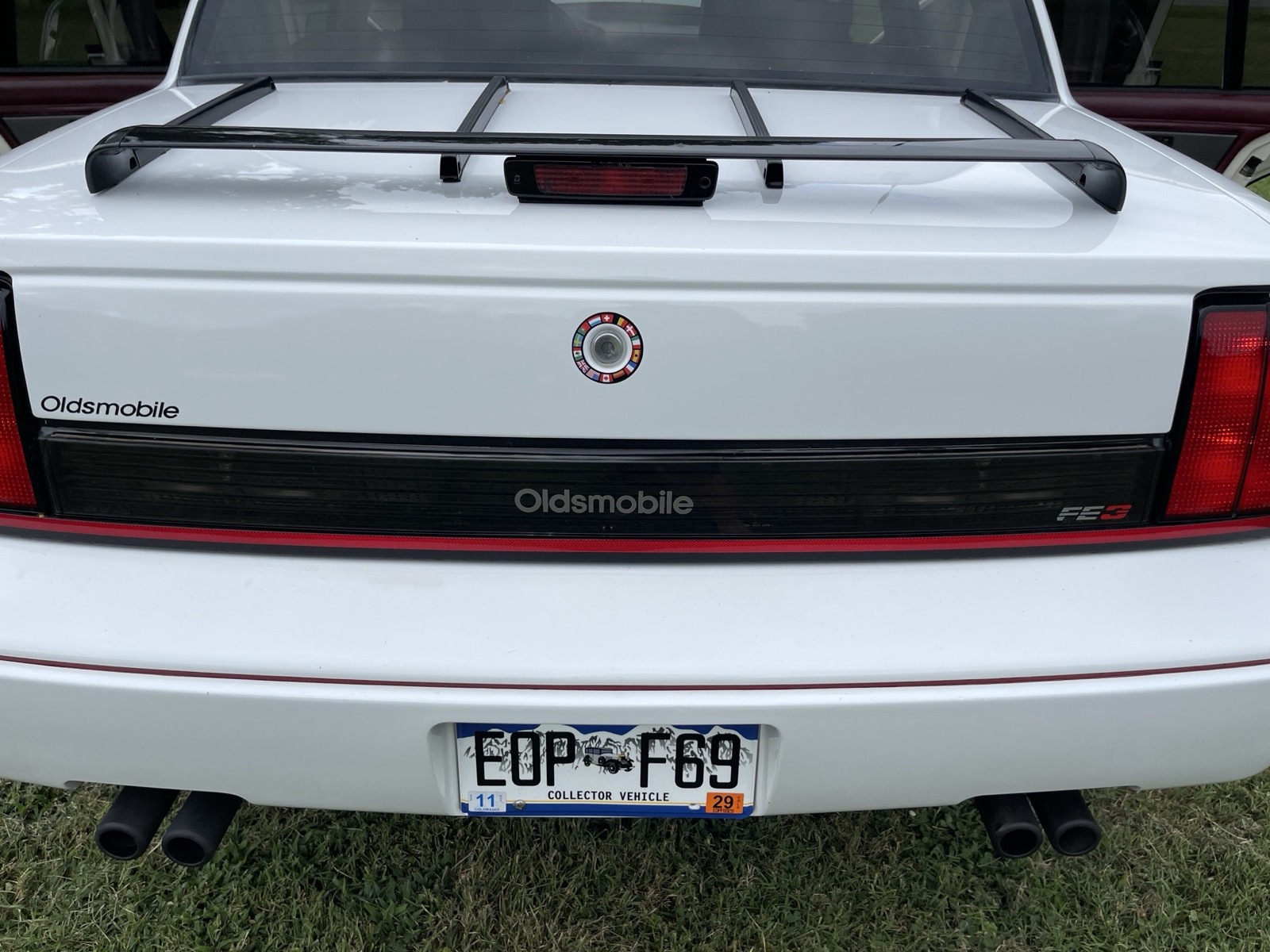 Oldsmobile-Cutlass-1989-Sedan-6