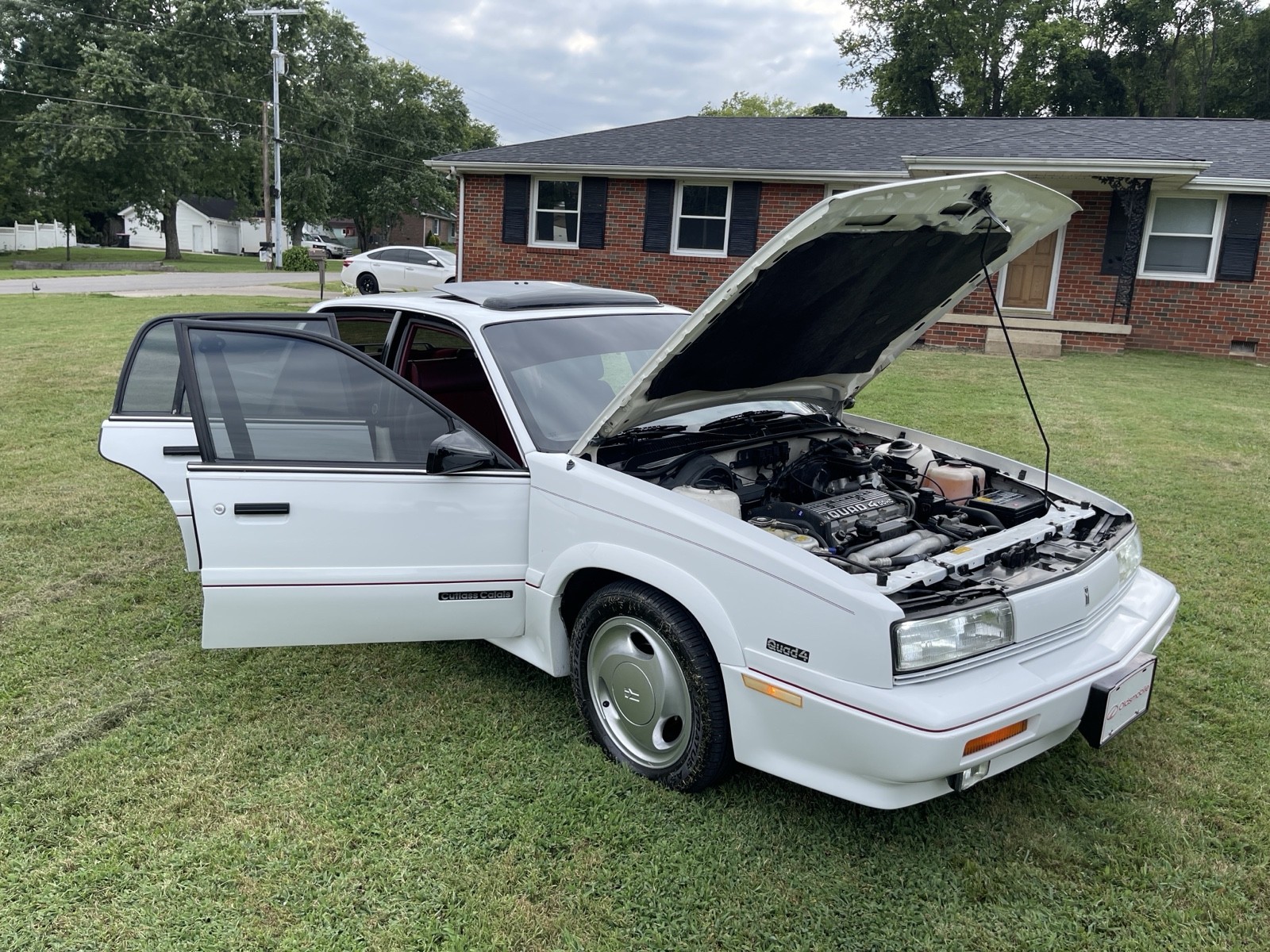 Oldsmobile-Cutlass-1989-Sedan-7