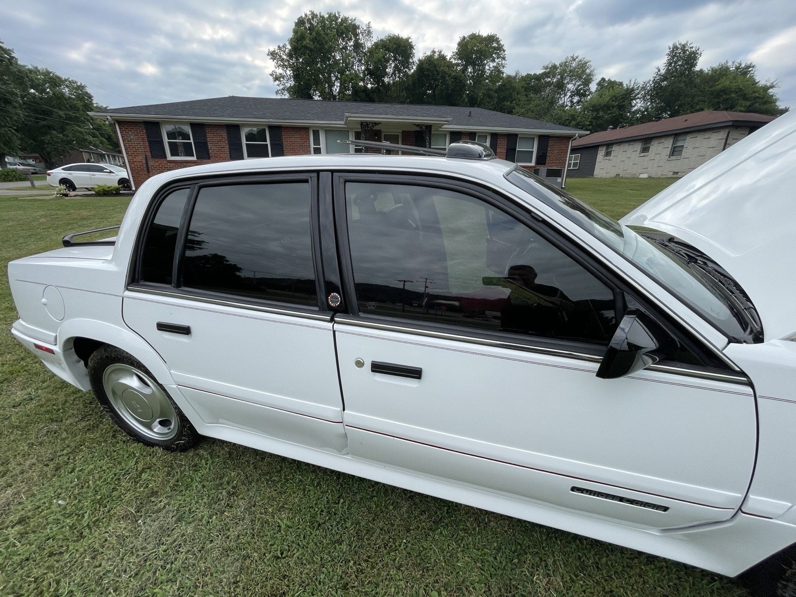 Oldsmobile-Cutlass-1989-Sedan-8