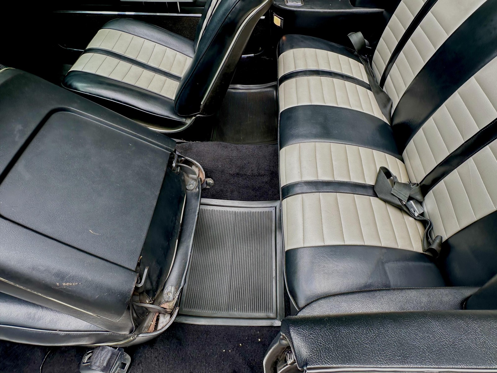 Oldsmobile-Cutlass-442-Convertible-1966-Convertible-442-Original-38