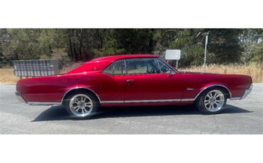Oldsmobile-Cutlass-supreme-1967-Custom-candy-Red-White-Black-10