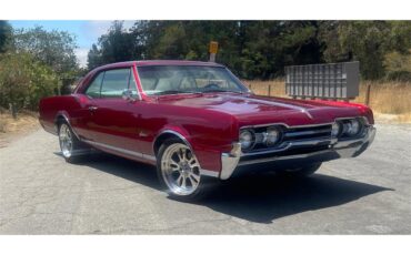 Oldsmobile-Cutlass-supreme-1967-Custom-candy-Red-White-Black-12