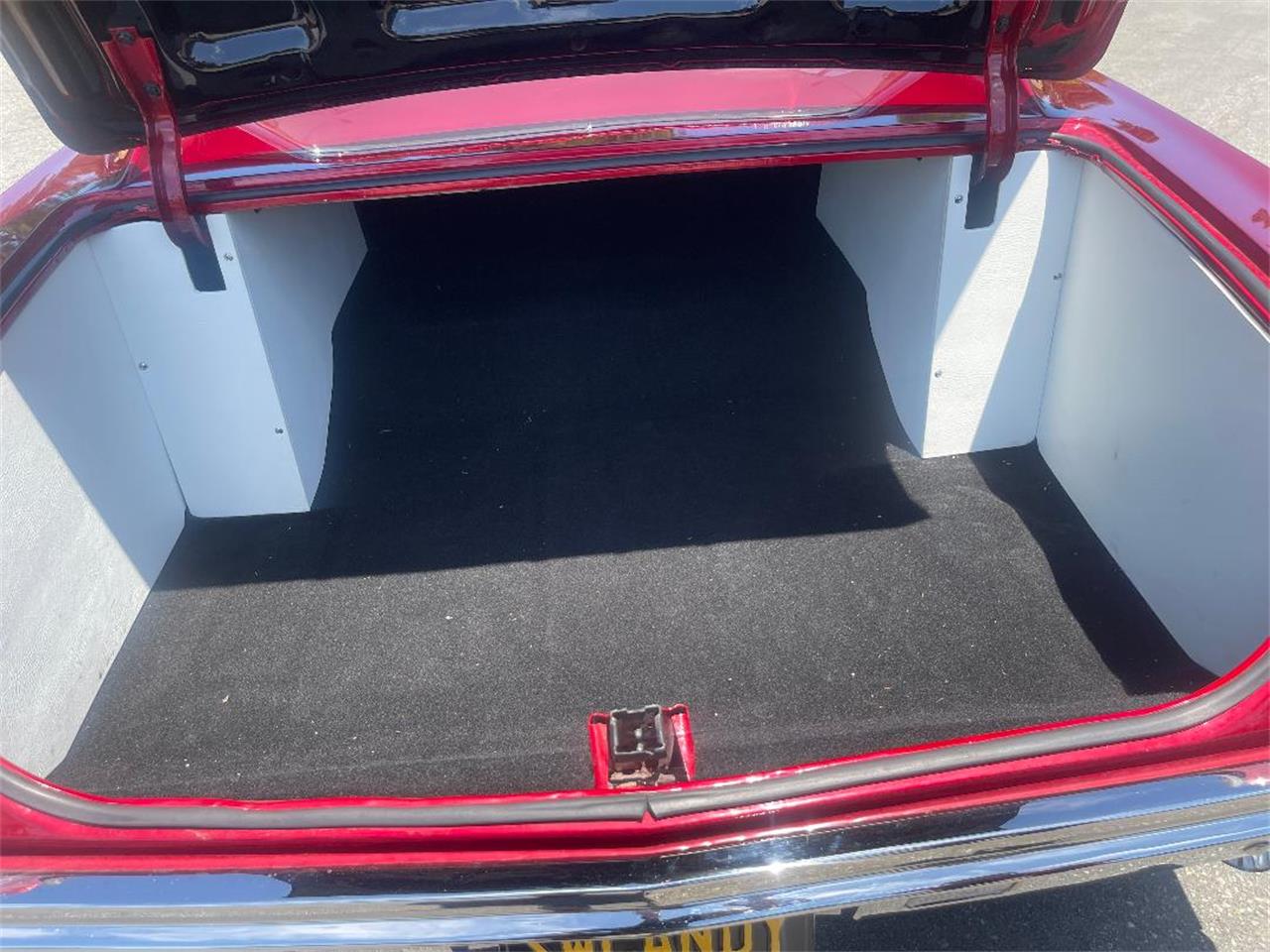 Oldsmobile-Cutlass-supreme-1967-Custom-candy-Red-White-Black-16