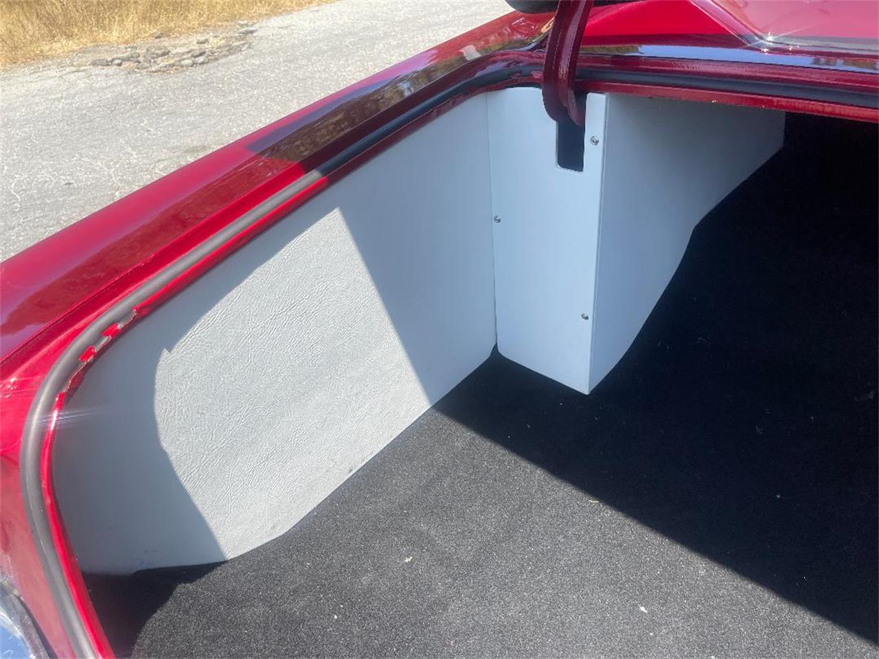 Oldsmobile-Cutlass-supreme-1967-Custom-candy-Red-White-Black-17