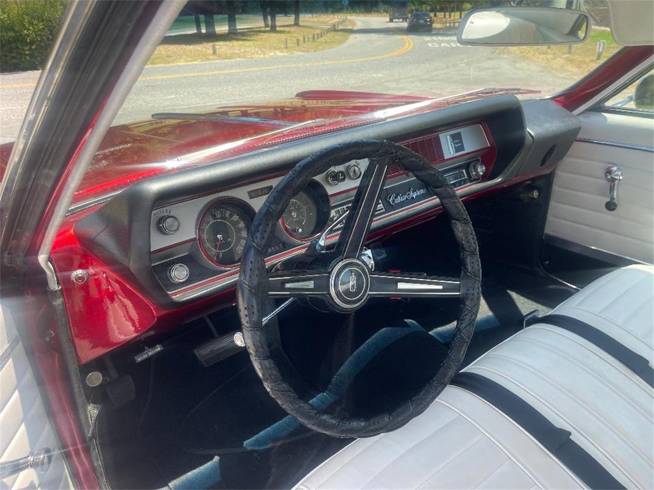 Oldsmobile-Cutlass-supreme-1967-Custom-candy-Red-White-Black-19