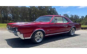 Oldsmobile-Cutlass-supreme-1967-Custom-candy-Red-White-Black-2