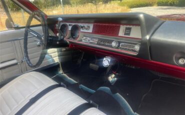 Oldsmobile-Cutlass-supreme-1967-Custom-candy-Red-White-Black-20