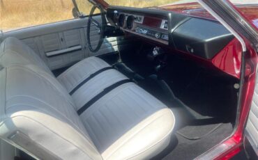 Oldsmobile-Cutlass-supreme-1967-Custom-candy-Red-White-Black-22