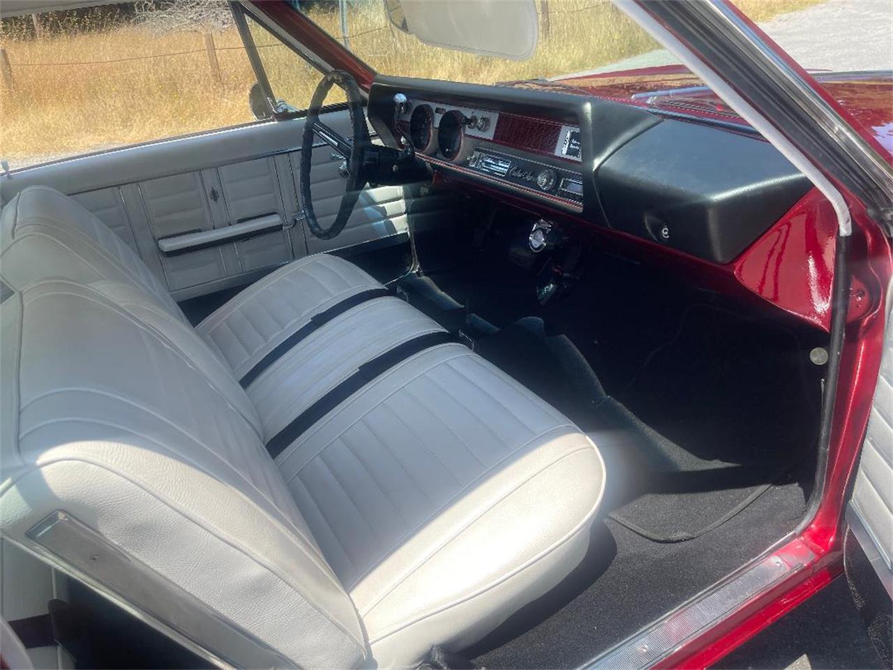 Oldsmobile-Cutlass-supreme-1967-Custom-candy-Red-White-Black-22