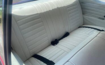 Oldsmobile-Cutlass-supreme-1967-Custom-candy-Red-White-Black-23