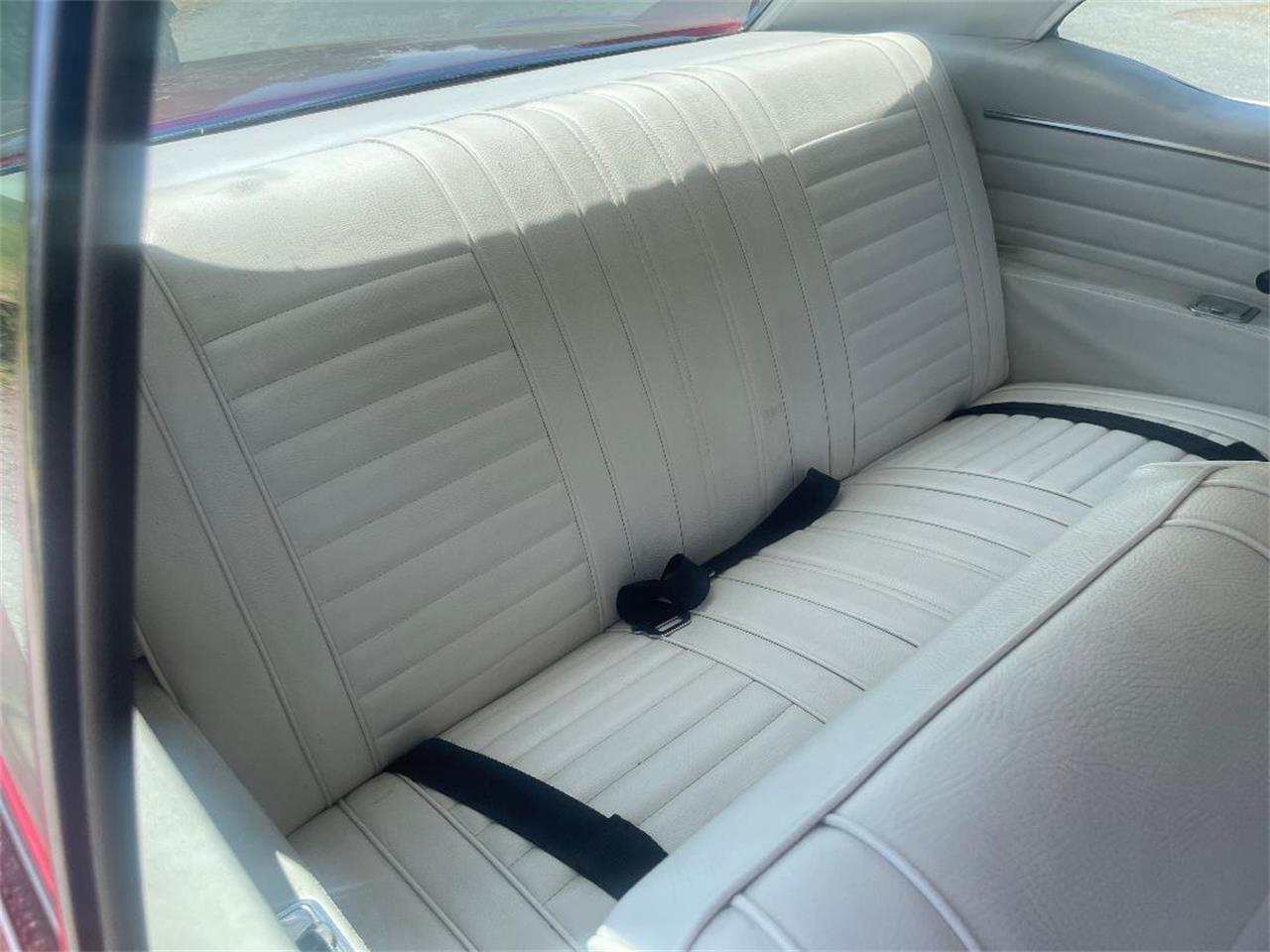 Oldsmobile-Cutlass-supreme-1967-Custom-candy-Red-White-Black-23