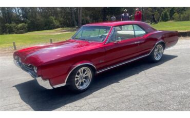 Oldsmobile-Cutlass-supreme-1967-Custom-candy-Red-White-Black
