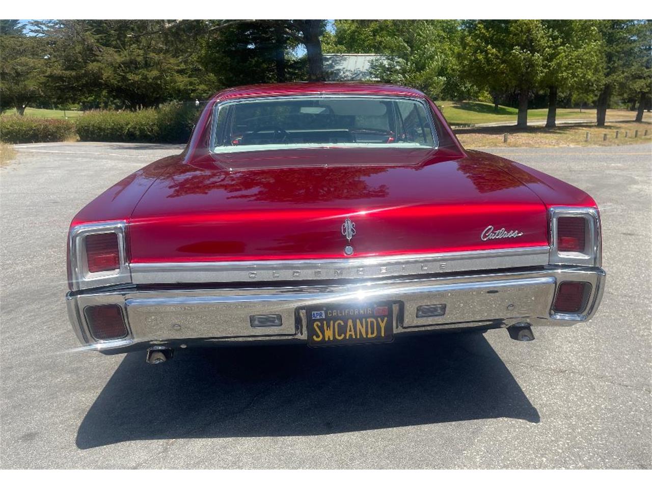 Oldsmobile-Cutlass-supreme-1967-Custom-candy-Red-White-Black-6