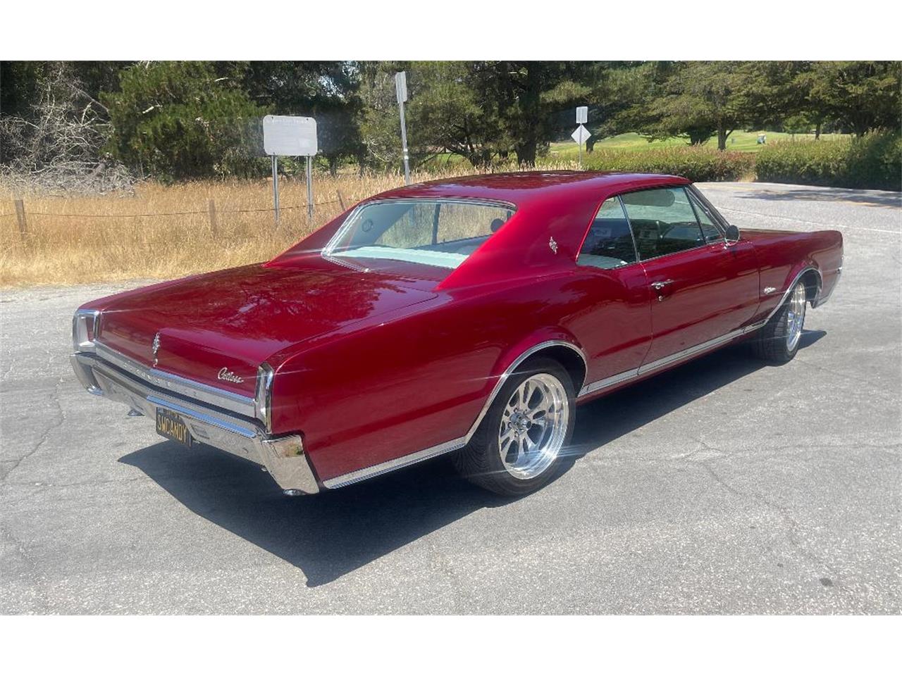 Oldsmobile-Cutlass-supreme-1967-Custom-candy-Red-White-Black-7