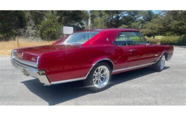Oldsmobile-Cutlass-supreme-1967-Custom-candy-Red-White-Black-8