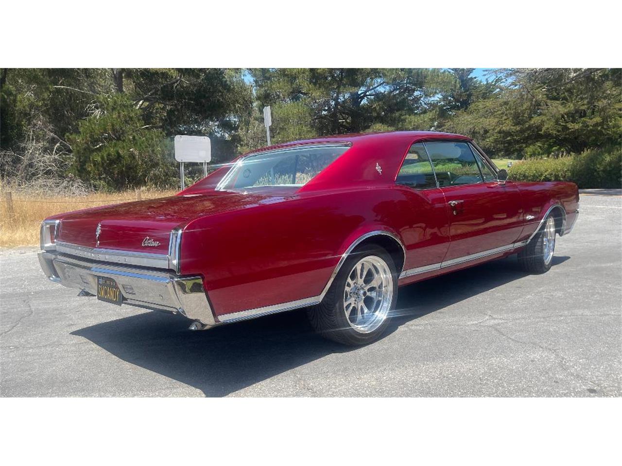 Oldsmobile-Cutlass-supreme-1967-Custom-candy-Red-White-Black-9