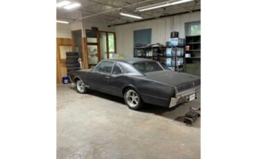 Oldsmobile-Cutlass-supreme-1967-black-black-2