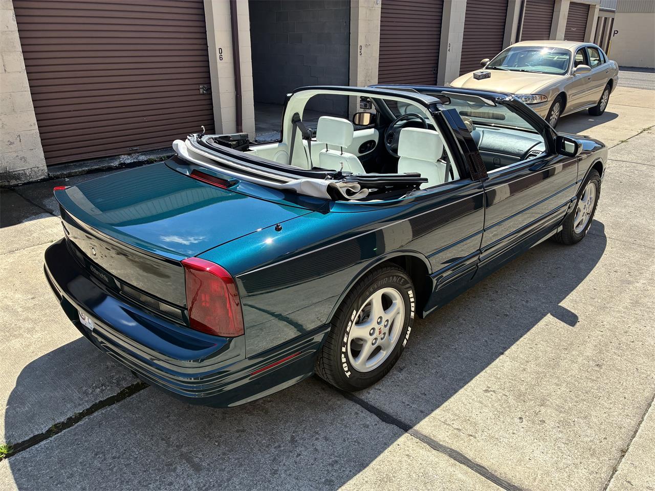 Oldsmobile-Cutlass-supreme-1995-Metallic-teal-White-6