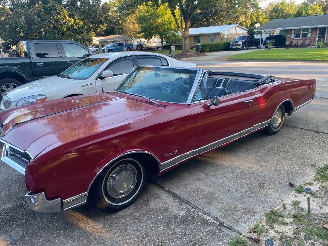 Oldsmobile-Delta-88-1966-Red-2