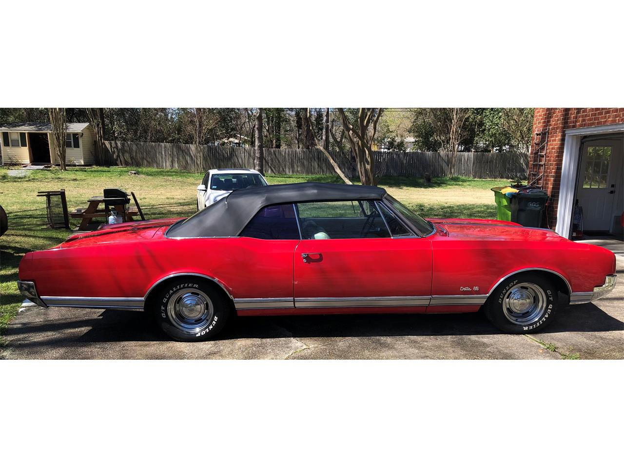 Oldsmobile-Delta-88-1966-Red-White-2