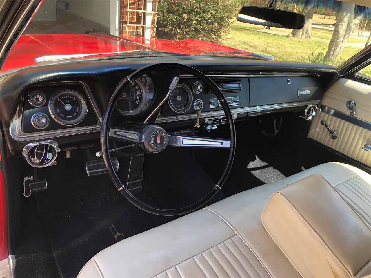 Oldsmobile-Delta-88-1966-Red-White-4