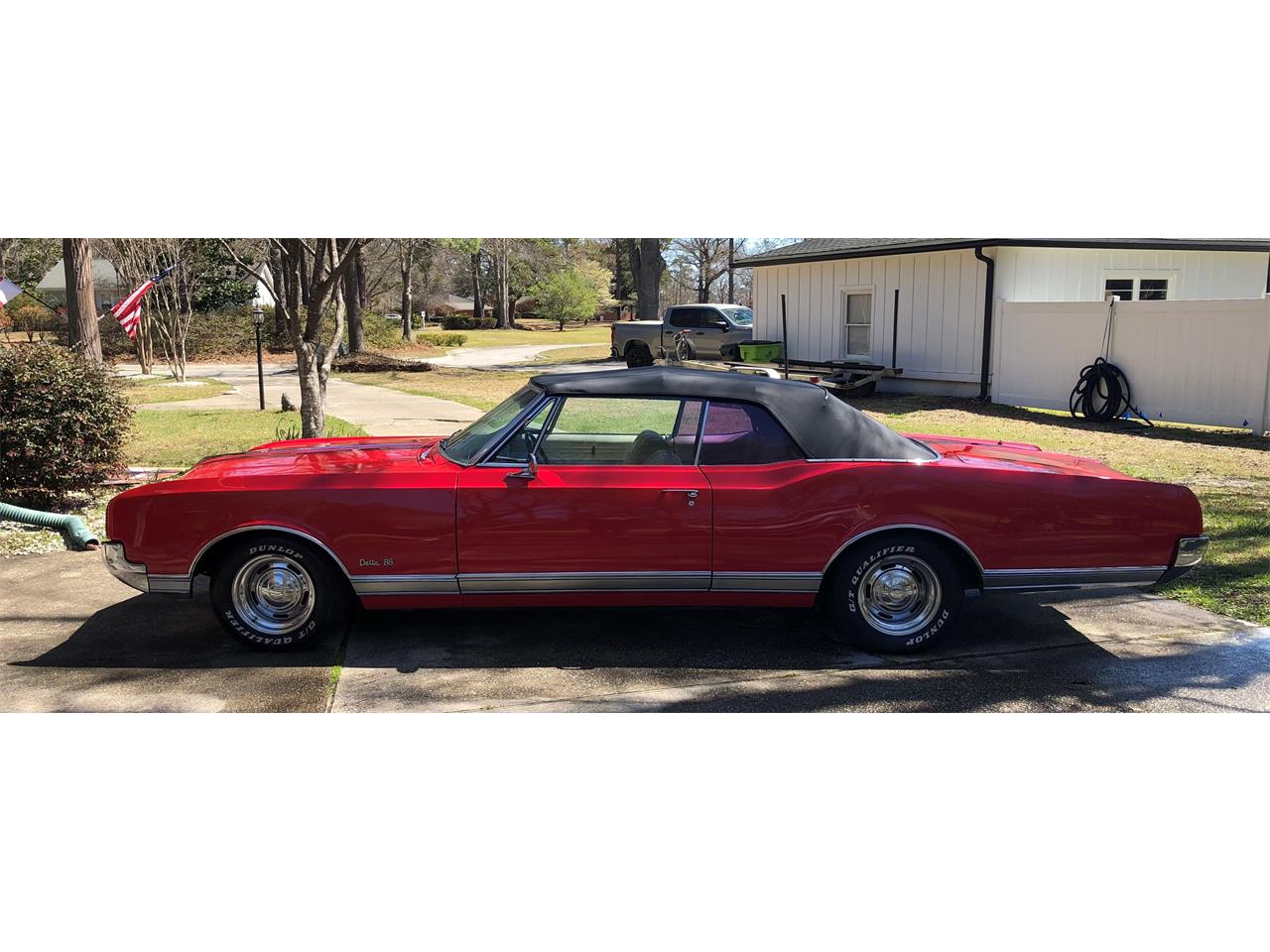 Oldsmobile-Delta-88-1966-Red-White
