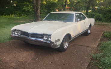 Oldsmobile-Delta-88-Holiday-Coupe-1966-Coupe-1