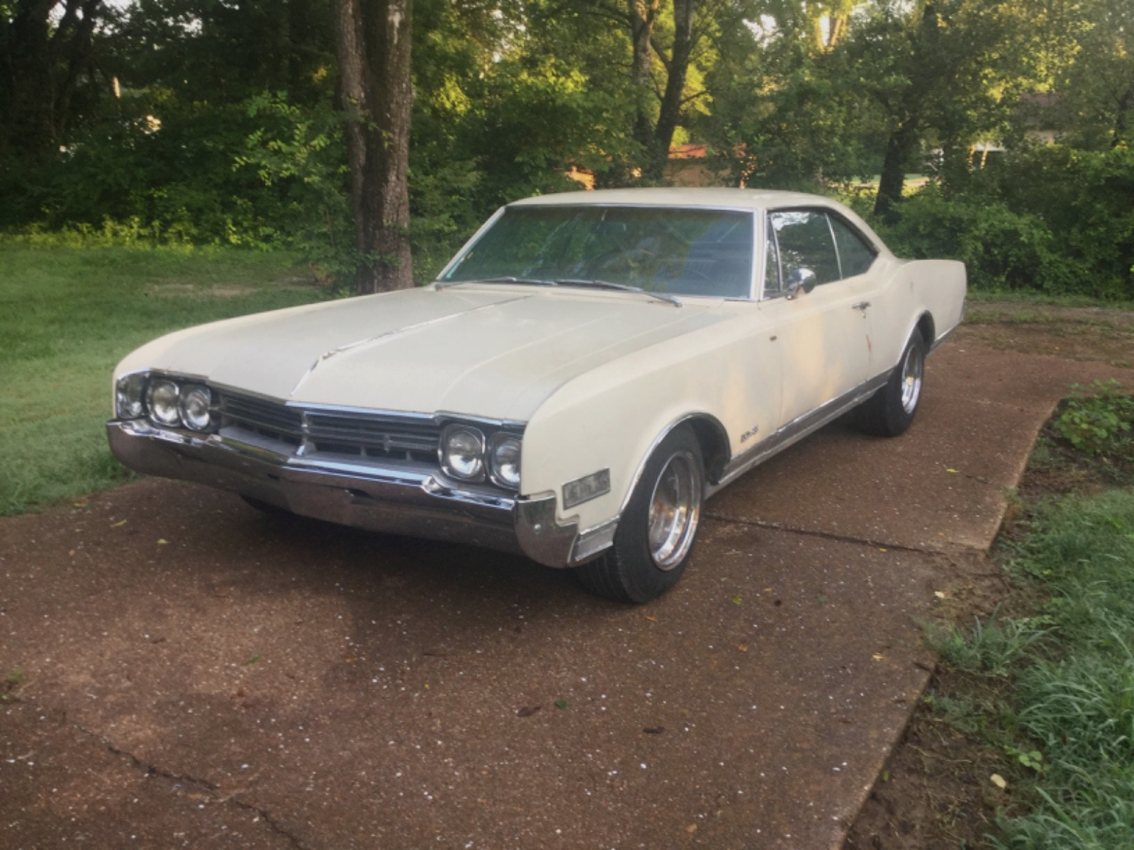 Oldsmobile-Delta-88-Holiday-Coupe-1966-Coupe-1