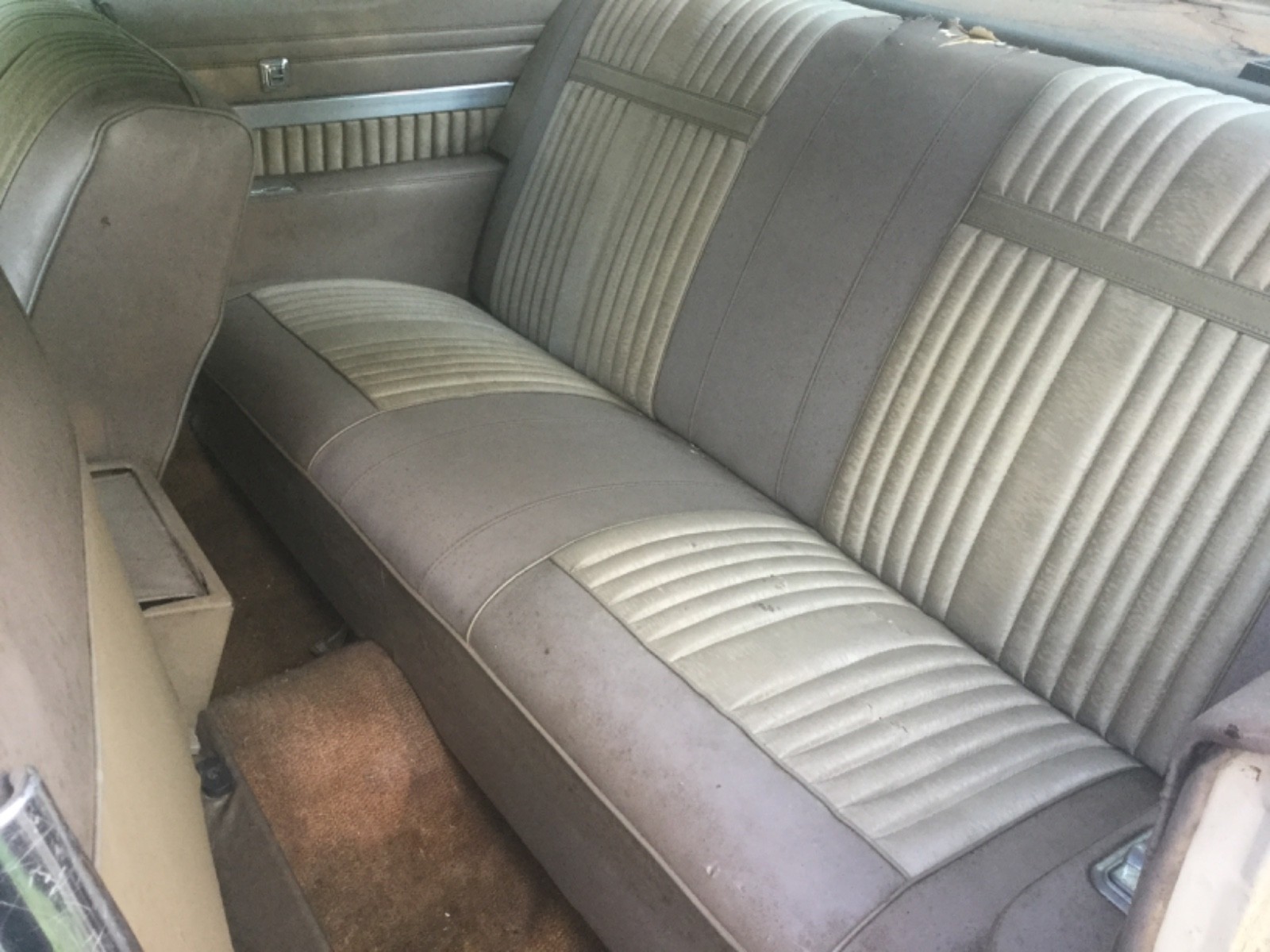 Oldsmobile-Delta-88-Holiday-Coupe-1966-Coupe-15