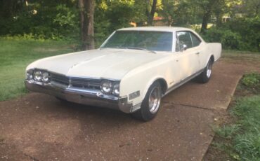 Oldsmobile-Delta-88-Holiday-Coupe-1966-Coupe