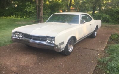 Oldsmobile Delta 88 Holiday Coupe 1966 Coupe