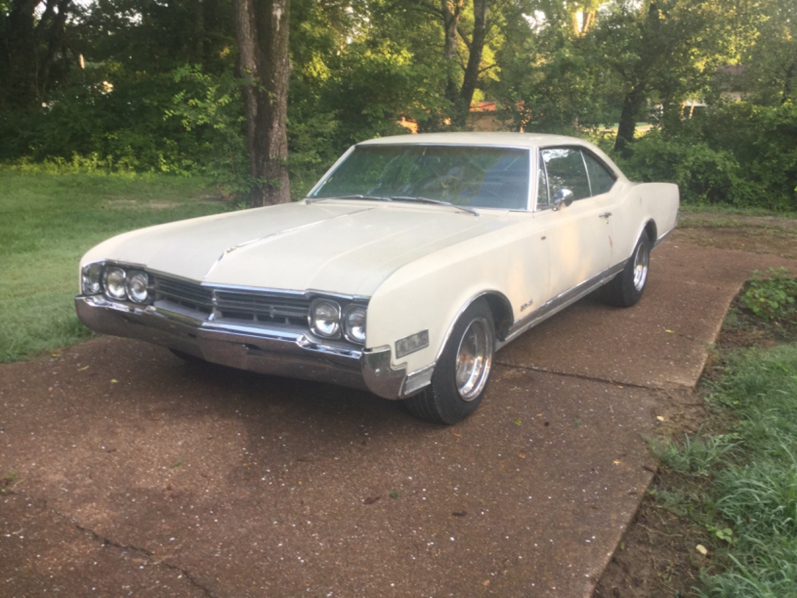 Oldsmobile-Delta-88-Holiday-Coupe-1966-Coupe