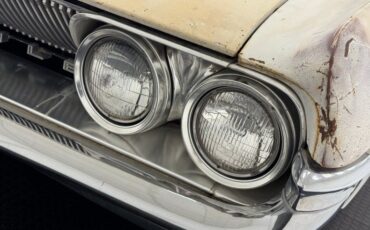 Oldsmobile-Dynamic-88-1961-Provincial-White-Green-11
