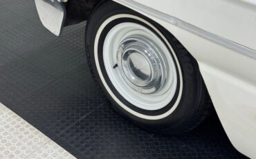 Oldsmobile-Dynamic-88-1961-Provincial-White-Green-13