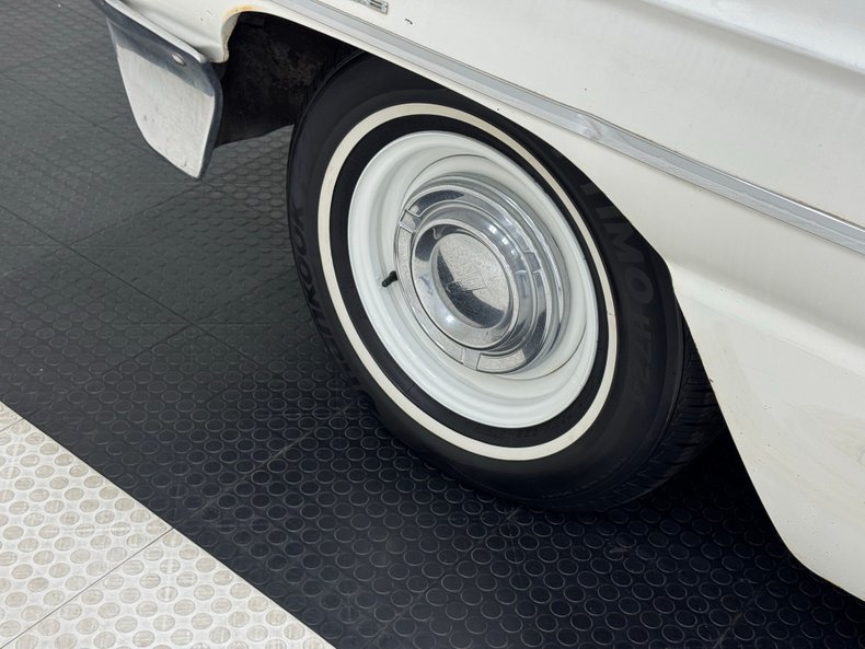 Oldsmobile-Dynamic-88-1961-Provincial-White-Green-13