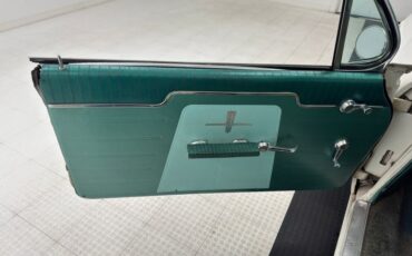 Oldsmobile-Dynamic-88-1961-Provincial-White-Green-40