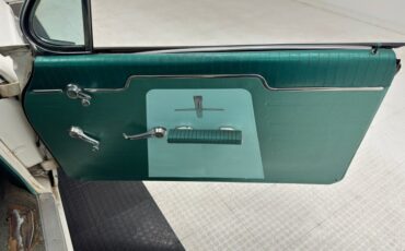 Oldsmobile-Dynamic-88-1961-Provincial-White-Green-41